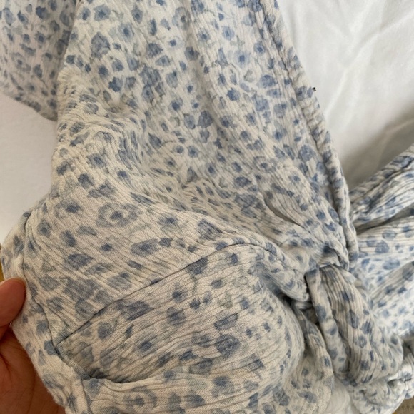 Abercrombie & Fitch Blue Floral Flutter Sleeve Twist Front Crop Top - Picture 9 of 9